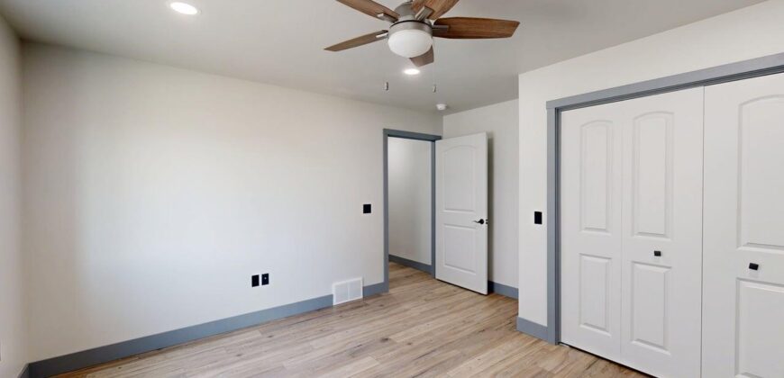 3734 Cresent Lake Rd, Unit 4