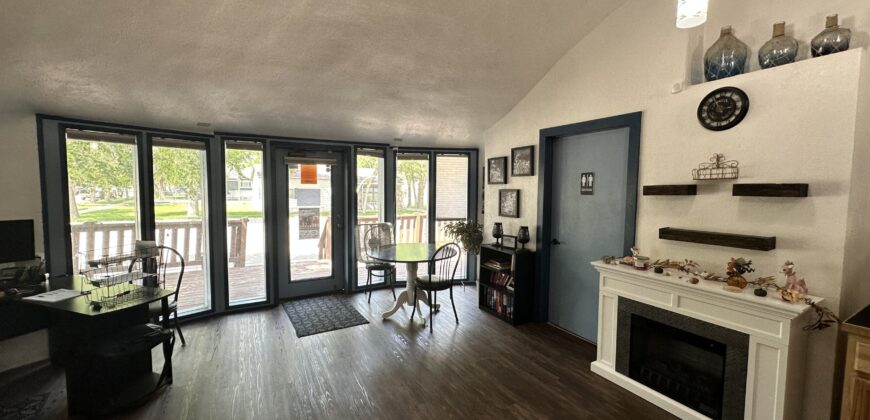 20 6th St W, Roundup