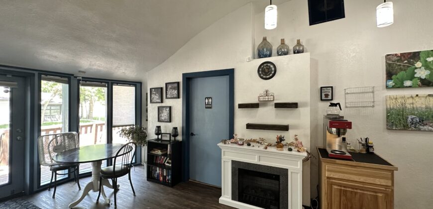 20 6th St W, Roundup