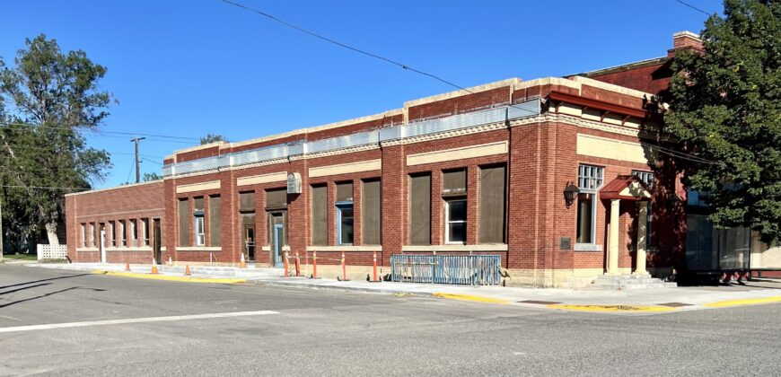 201 Main St, Roundup