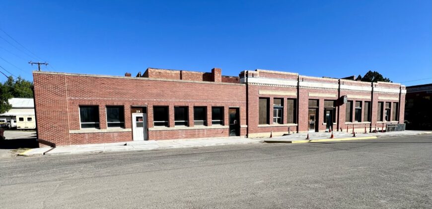 201 Main St, Roundup