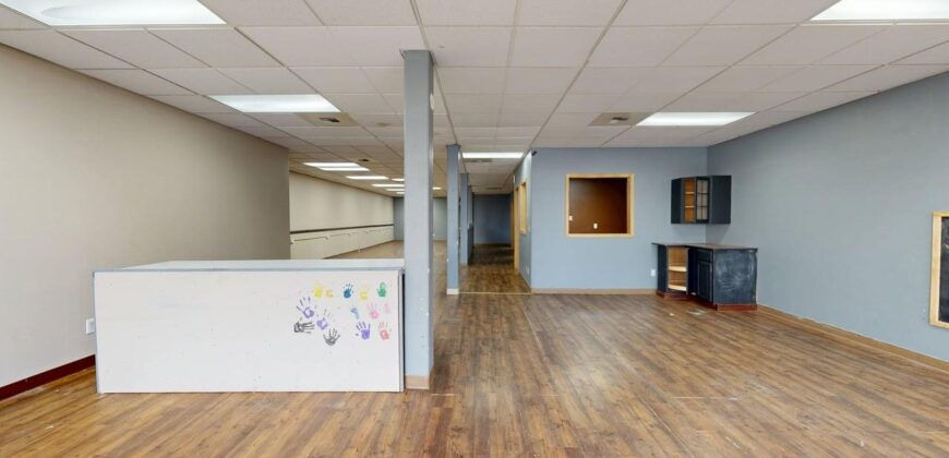 105 E Main St, Laurel