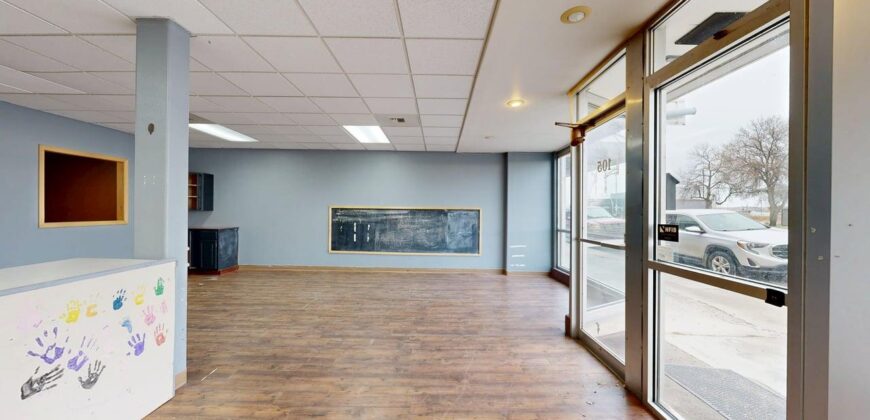 105 E Main St, Laurel