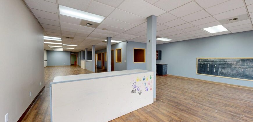 105 E Main St, Laurel