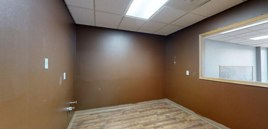 105 E Main St, Laurel