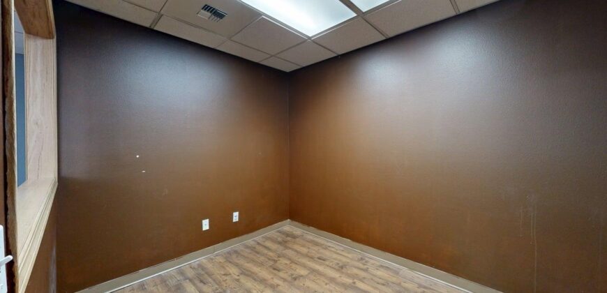 105 E Main St, Laurel