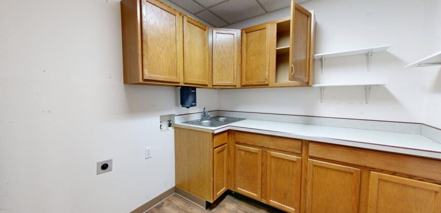 105 E Main St, Laurel