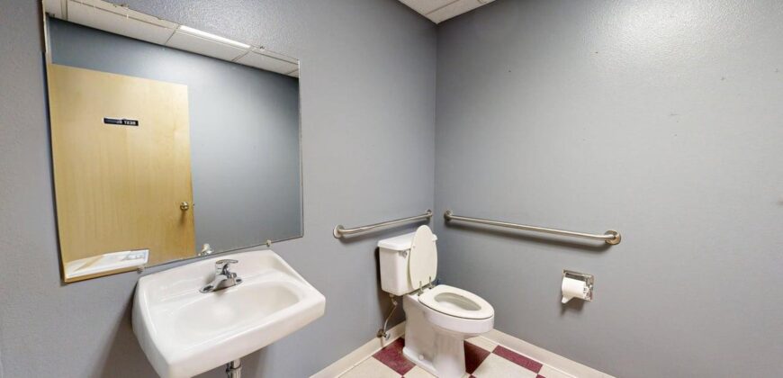 105 E Main St, Laurel