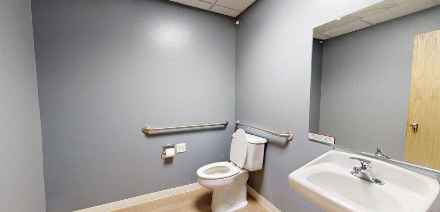 105 E Main St, Laurel