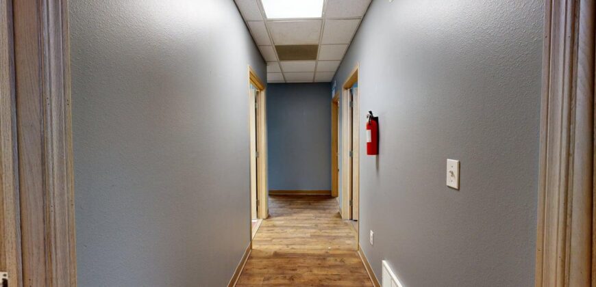 105 E Main St, Laurel